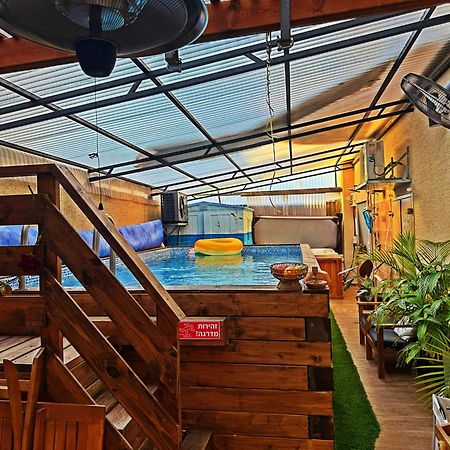 Appartamento הפינה של טלי בנהריה - אירוח וספא בריאות מחומם Esterno foto