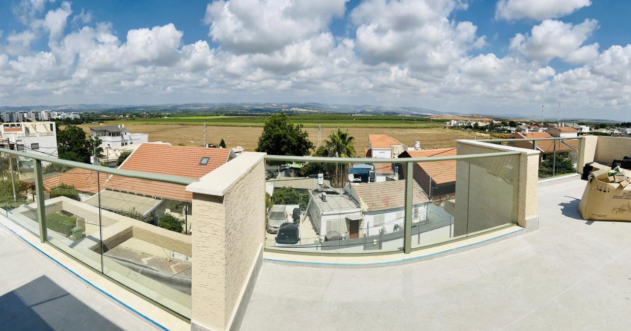 Appartamento הפינה של טלי בנהריה - אירוח וספא בריאות מחומם Esterno foto