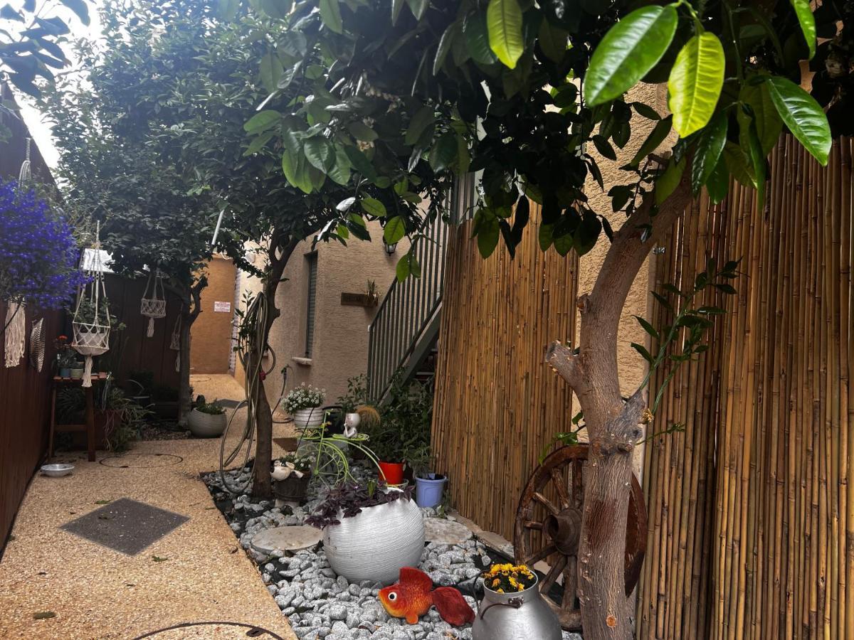 Appartamento הפינה של טלי בנהריה - אירוח וספא בריאות מחומם Esterno foto