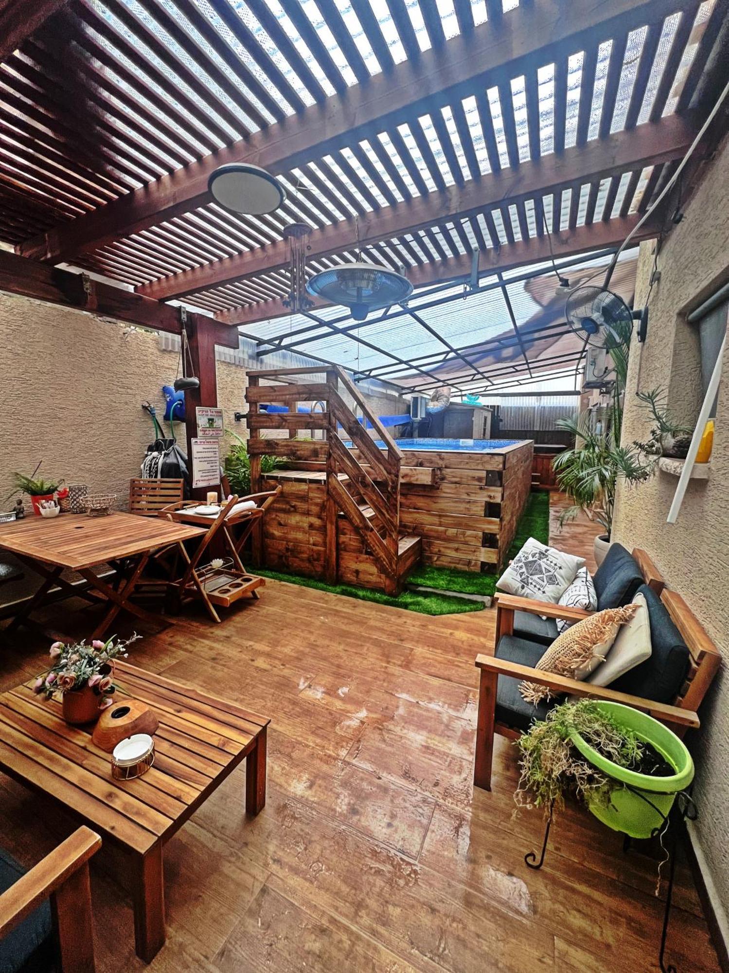 Appartamento הפינה של טלי בנהריה - אירוח וספא בריאות מחומם Esterno foto